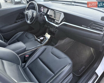 Белый Киа Niro, объемом двигателя 0 л и пробегом 130 тыс. км за 20999 $, фото 26 на Automoto.ua