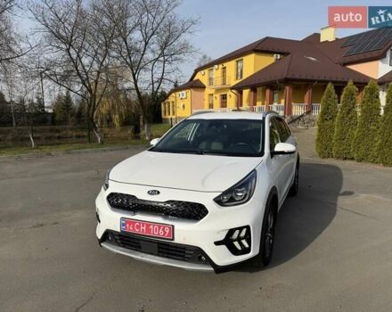 Белый Киа Niro, объемом двигателя 1.58 л и пробегом 200 тыс. км за 18600 $, фото 3 на Automoto.ua