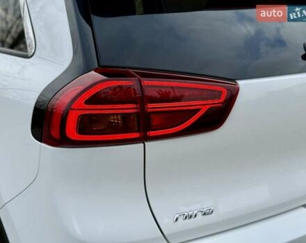Білий Кіа Niro, об'ємом двигуна 0 л та пробігом 89 тис. км за 18950 $, фото 40 на Automoto.ua