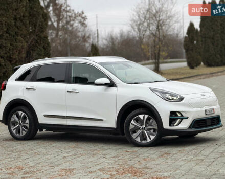 Білий Кіа Niro, об'ємом двигуна 0 л та пробігом 141 тис. км за 19499 $, фото 7 на Automoto.ua