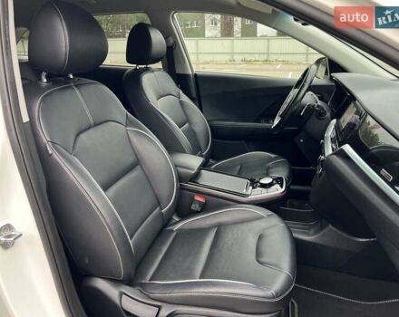 Белый Киа Niro, объемом двигателя 0 л и пробегом 146 тыс. км за 19799 $, фото 19 на Automoto.ua
