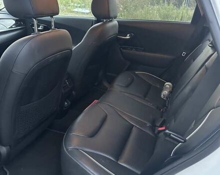 Белый Киа Niro, объемом двигателя 0 л и пробегом 129 тыс. км за 18950 $, фото 11 на Automoto.ua