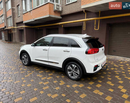 Белый Киа Niro, объемом двигателя 0 л и пробегом 152 тыс. км за 20400 $, фото 5 на Automoto.ua