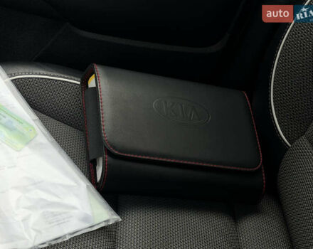 Белый Киа Niro, объемом двигателя 0 л и пробегом 172 тыс. км за 17500 $, фото 63 на Automoto.ua