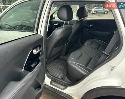 Белый Киа Niro, объемом двигателя 0 л и пробегом 75 тыс. км за 18300 $, фото 8 на Automoto.ua