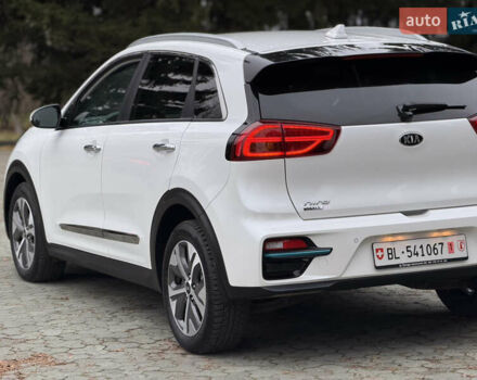 Білий Кіа Niro, об'ємом двигуна 0 л та пробігом 141 тис. км за 19499 $, фото 14 на Automoto.ua