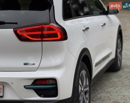 Білий Кіа Niro, об'ємом двигуна 0 л та пробігом 141 тис. км за 19499 $, фото 18 на Automoto.ua