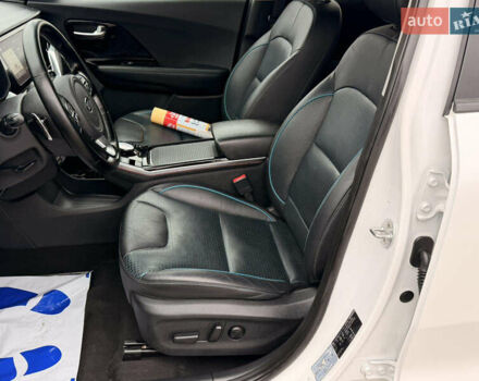 Білий Кіа Niro, об'ємом двигуна 0 л та пробігом 112 тис. км за 18300 $, фото 15 на Automoto.ua