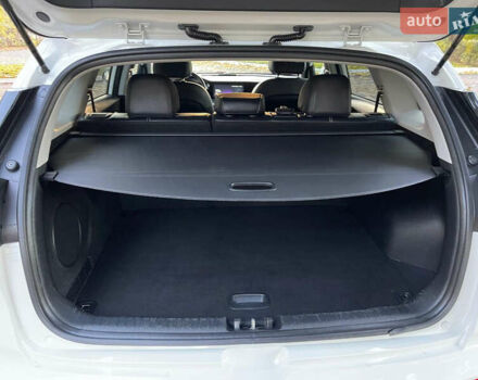 Киа Niro 2020 в Луцке на Automoto.ua Белый Киа Niro, объемом двигателя 0 л и пробегом 148 тыс. км за 19900 $, фото 7 на Automoto.ua