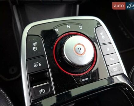 Білий Кіа Niro, об'ємом двигуна 0 л та пробігом 111 тис. км за 19846 $, фото 6 на Automoto.ua