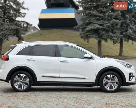 Білий Кіа Niro, об'ємом двигуна 0 л та пробігом 141 тис. км за 19499 $, фото 22 на Automoto.ua
