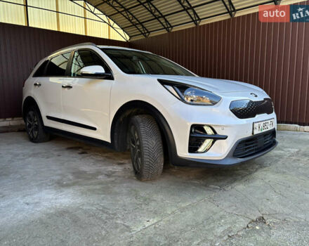 Белый Киа Niro, объемом двигателя 0 л и пробегом 117 тыс. км за 20066 $, фото 1 на Automoto.ua