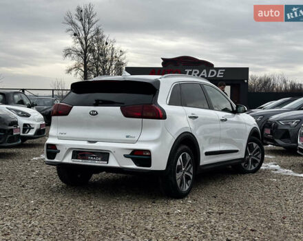 Білий Кіа Niro, об'ємом двигуна 0 л та пробігом 124 тис. км за 20400 $, фото 5 на Automoto.ua
