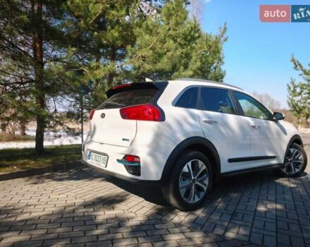 Белый Киа Niro, объемом двигателя 0 л и пробегом 78 тыс. км за 17900 $, фото 4 на Automoto.ua
