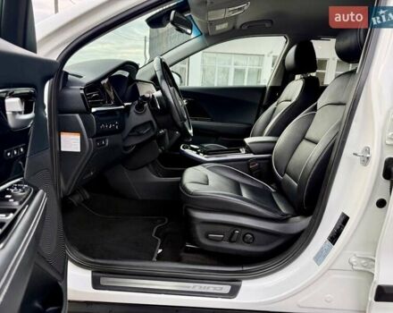 Білий Кіа Niro, об'ємом двигуна 0 л та пробігом 89 тис. км за 18950 $, фото 49 на Automoto.ua