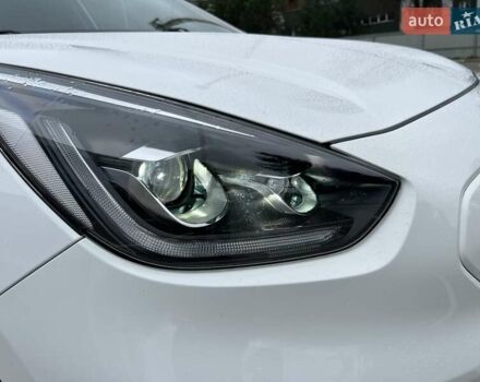 Белый Киа Niro, объемом двигателя 0 л и пробегом 146 тыс. км за 19799 $, фото 4 на Automoto.ua