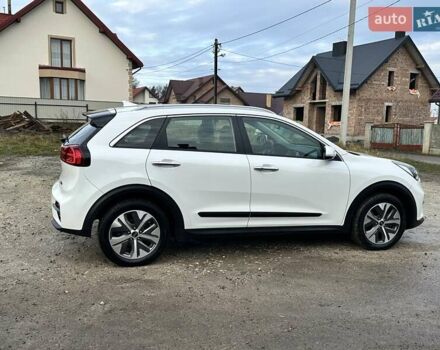 Білий Кіа Niro, об'ємом двигуна 0 л та пробігом 147 тис. км за 18800 $, фото 5 на Automoto.ua