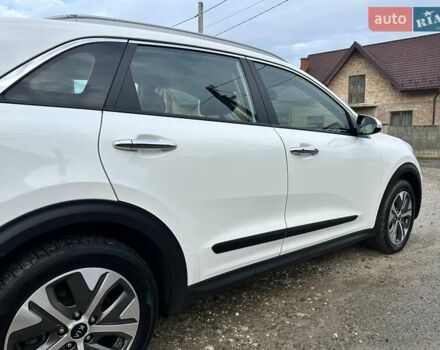 Білий Кіа Niro, об'ємом двигуна 0 л та пробігом 147 тис. км за 18800 $, фото 37 на Automoto.ua