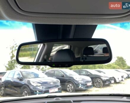 Білий Кіа Niro, об'ємом двигуна 0 л та пробігом 112 тис. км за 22900 $, фото 44 на Automoto.ua