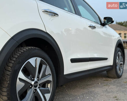 Білий Кіа Niro, об'ємом двигуна 0 л та пробігом 152 тис. км за 18500 $, фото 23 на Automoto.ua
