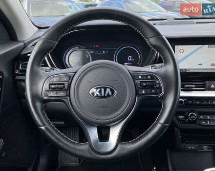 Білий Кіа Niro, об'ємом двигуна 0 л та пробігом 112 тис. км за 22900 $, фото 27 на Automoto.ua