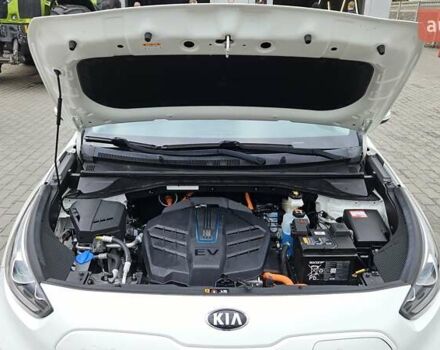Киа Niro 2020 в Радомышле на Automoto.ua Белый Киа Niro, объемом двигателя 0 л и пробегом 73 тыс. км за 22300 $, фото 33 на Automoto.ua