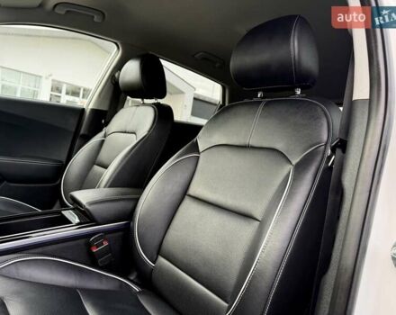 Білий Кіа Niro, об'ємом двигуна 0 л та пробігом 89 тис. км за 18950 $, фото 53 на Automoto.ua