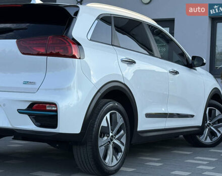Білий Кіа Niro, об'ємом двигуна 0 л та пробігом 62 тис. км за 19500 $, фото 33 на Automoto.ua