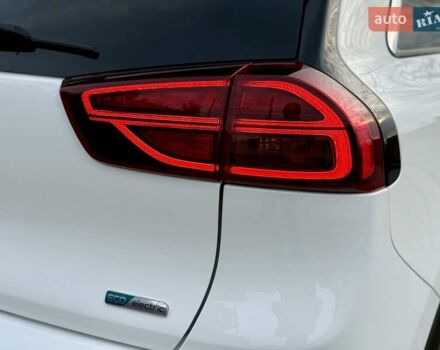 Білий Кіа Niro, об'ємом двигуна 0 л та пробігом 89 тис. км за 18950 $, фото 41 на Automoto.ua
