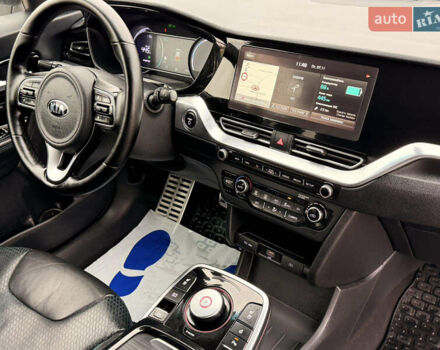 Білий Кіа Niro, об'ємом двигуна 0 л та пробігом 112 тис. км за 18300 $, фото 8 на Automoto.ua