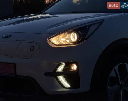 Білий Кіа Niro, об'ємом двигуна 0 л та пробігом 152 тис. км за 18500 $, фото 24 на Automoto.ua