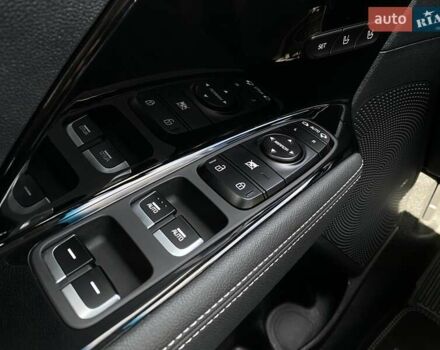 Білий Кіа Niro, об'ємом двигуна 0 л та пробігом 112 тис. км за 22900 $, фото 25 на Automoto.ua