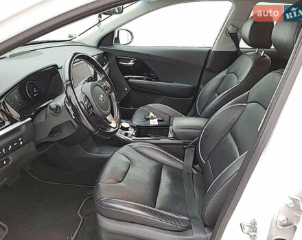 Білий Кіа Niro, об'ємом двигуна 0 л та пробігом 116 тис. км за 20246 $, фото 6 на Automoto.ua