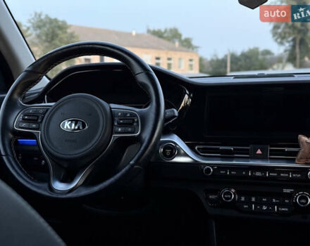 Білий Кіа Niro, об'ємом двигуна 0 л та пробігом 152 тис. км за 18500 $, фото 36 на Automoto.ua