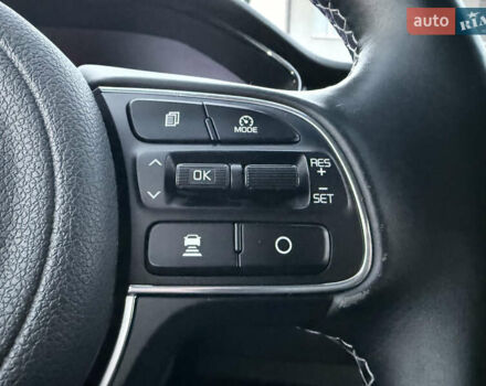 Белый Киа Niro, объемом двигателя 0 л и пробегом 130 тыс. км за 20999 $, фото 21 на Automoto.ua