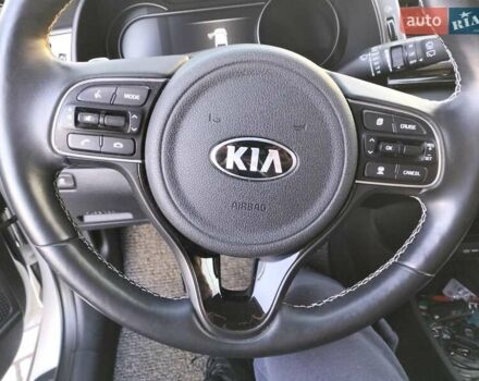 Білий Кіа Niro, об'ємом двигуна 0 л та пробігом 66 тис. км за 19000 $, фото 5 на Automoto.ua
