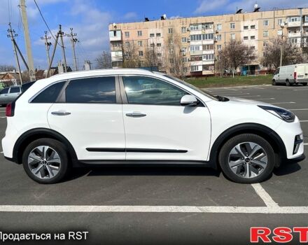 Белый Киа Niro, объемом двигателя 0.15 л и пробегом 66 тыс. км за 17500 $, фото 5 на Automoto.ua