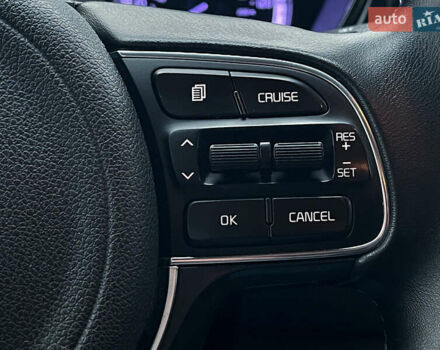 Білий Кіа Niro, об'ємом двигуна 1.6 л та пробігом 215 тис. км за 16800 $, фото 31 на Automoto.ua