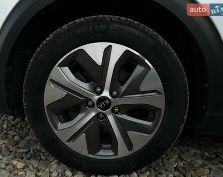 Білий Кіа Niro, об'ємом двигуна 0 л та пробігом 62 тис. км за 24400 $, фото 23 на Automoto.ua