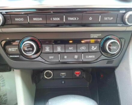 Белый Киа Niro, объемом двигателя 1.6 л и пробегом 42 тыс. км за 4900 $, фото 11 на Automoto.ua