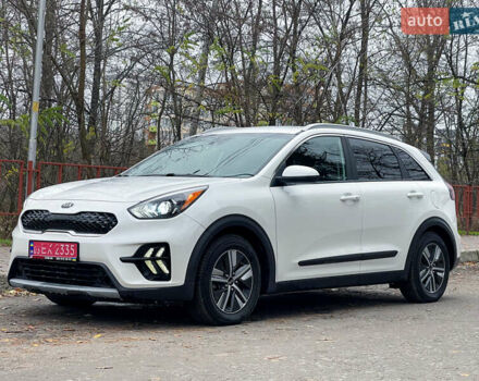Білий Кіа Niro, об'ємом двигуна 1.6 л та пробігом 215 тис. км за 16800 $, фото 5 на Automoto.ua
