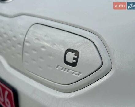 Білий Кіа Niro, об'ємом двигуна 0 л та пробігом 89 тис. км за 18950 $, фото 24 на Automoto.ua