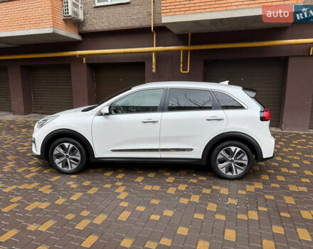 Белый Киа Niro, объемом двигателя 0 л и пробегом 152 тыс. км за 20400 $, фото 4 на Automoto.ua