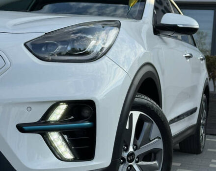 Білий Кіа Niro, об'ємом двигуна 0 л та пробігом 62 тис. км за 19500 $, фото 12 на Automoto.ua