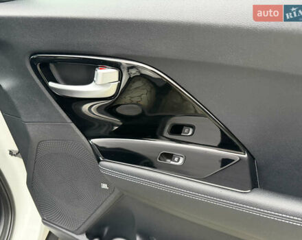 Білий Кіа Niro, об'ємом двигуна 0 л та пробігом 141 тис. км за 19499 $, фото 61 на Automoto.ua