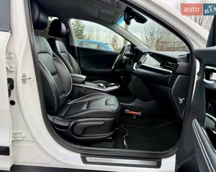 Білий Кіа Niro, об'ємом двигуна 0 л та пробігом 89 тис. км за 18950 $, фото 78 на Automoto.ua