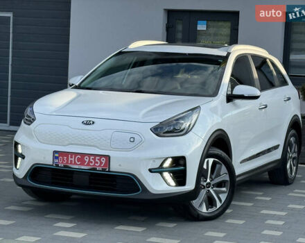 Білий Кіа Niro, об'ємом двигуна 0 л та пробігом 62 тис. км за 19500 $, фото 1 на Automoto.ua