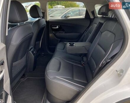 Білий Кіа Niro, об'ємом двигуна 0 л та пробігом 112 тис. км за 22900 $, фото 41 на Automoto.ua