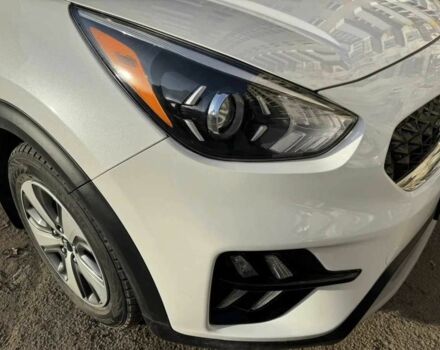 Белый Киа Niro, объемом двигателя 1.6 л и пробегом 100 тыс. км за 12000 $, фото 5 на Automoto.ua