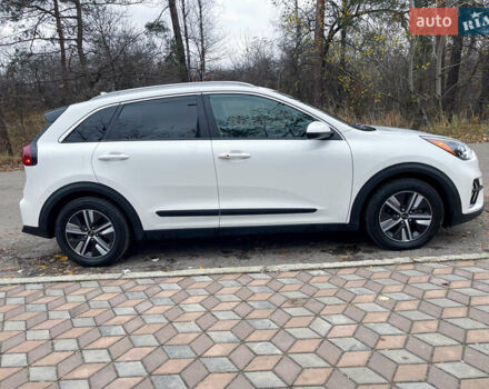 Білий Кіа Niro, об'ємом двигуна 1.6 л та пробігом 215 тис. км за 16800 $, фото 9 на Automoto.ua